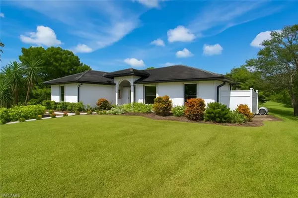 Naples, FL 34120,2560 2nd ST NE