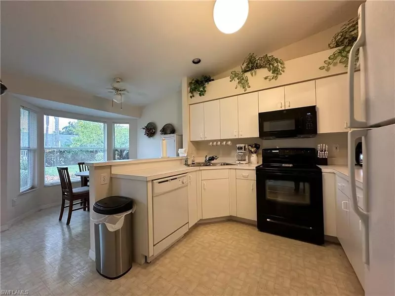 10904 Regent CIR ## 1004, Naples, FL 34109