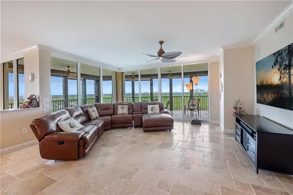 Naples, FL 34110,455 Cove Tower DR #1101