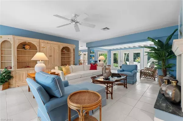 Naples, FL 34102,280 4th AVE N