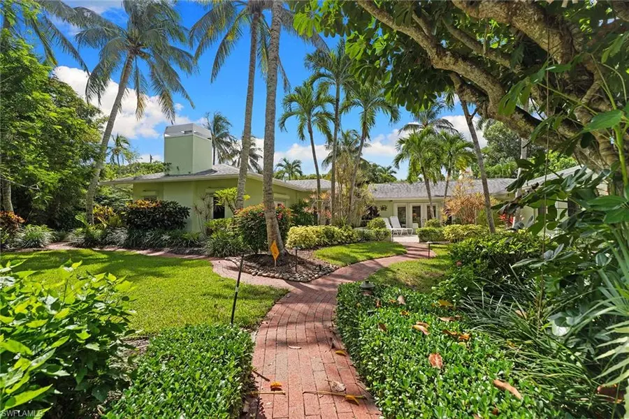 280 4th AVE N, Naples, FL 34102