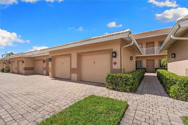 9113 Michael CIR #6, Naples, FL 34113