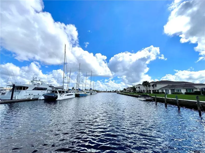 317 Sunrise Cay #204, Naples, FL 34114