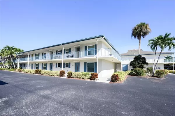 325 Charlemagne BLVD #B201, Naples, FL 34112