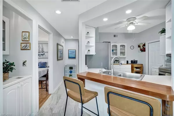 Naples, FL 34104,613 Windsor SQ #101
