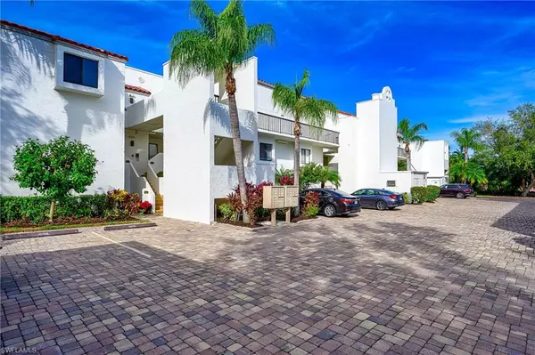 586 Beachwalk CIR #O206, Naples, FL 34108