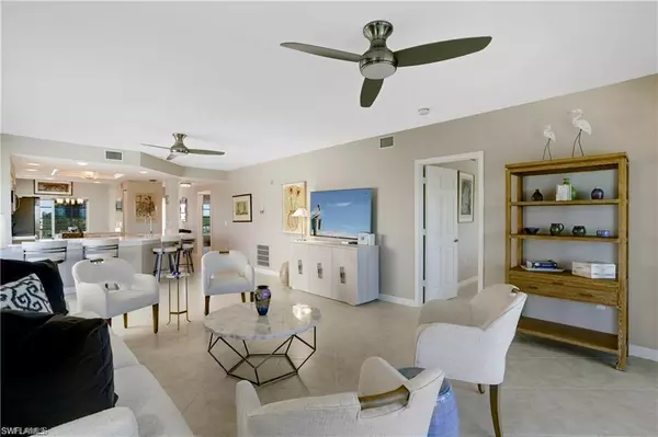 Naples, FL 34110,13105 Vanderbilt DR #405