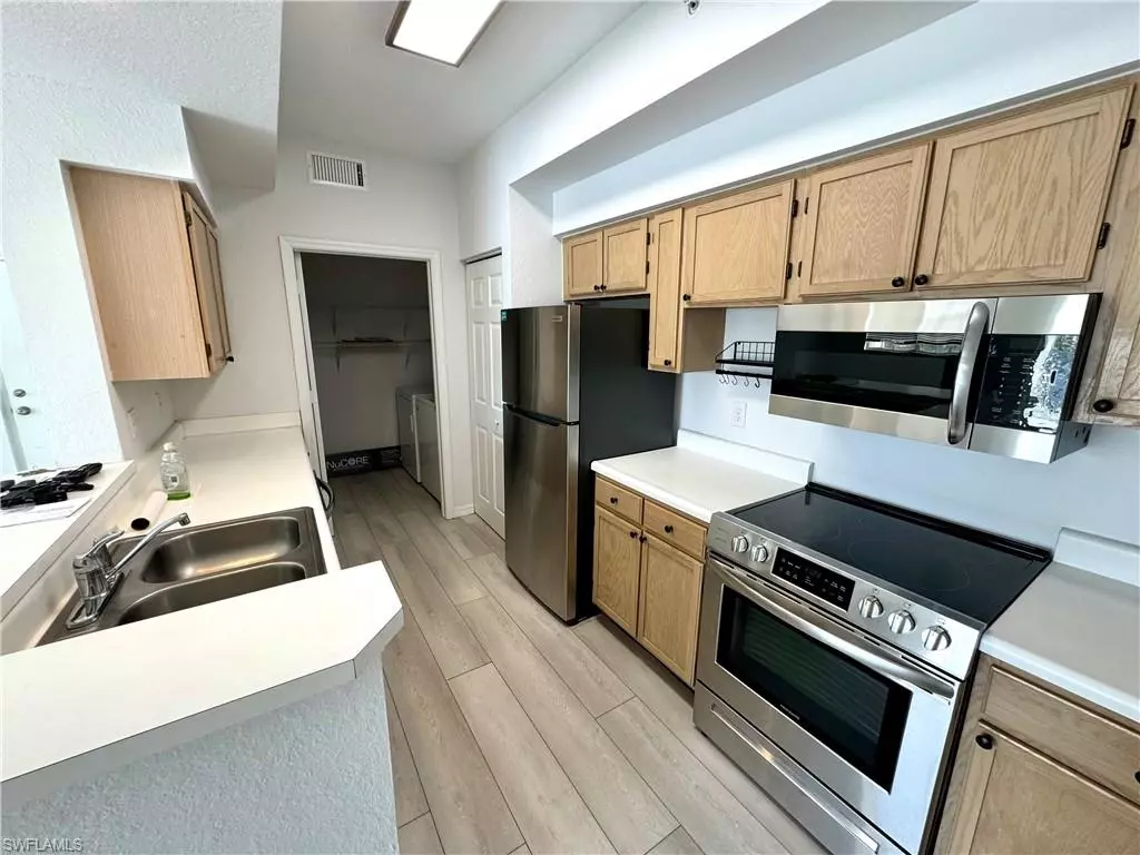 Naples, FL 34109,4720 Saint Croix LN #127