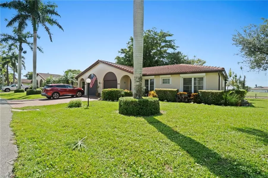 1037 Forest Lakes DR #8D, Naples, FL 34105