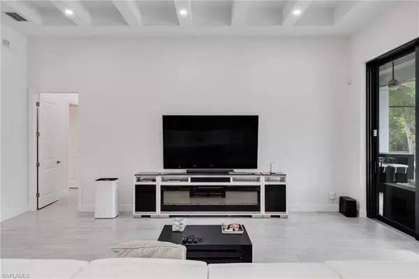 Naples, FL 34109,6423 Livingston Woods LN