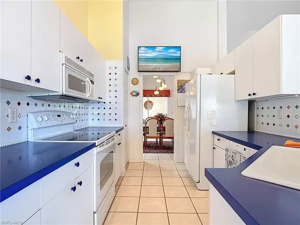 Naples, FL 34110,5300 Andover DR #202