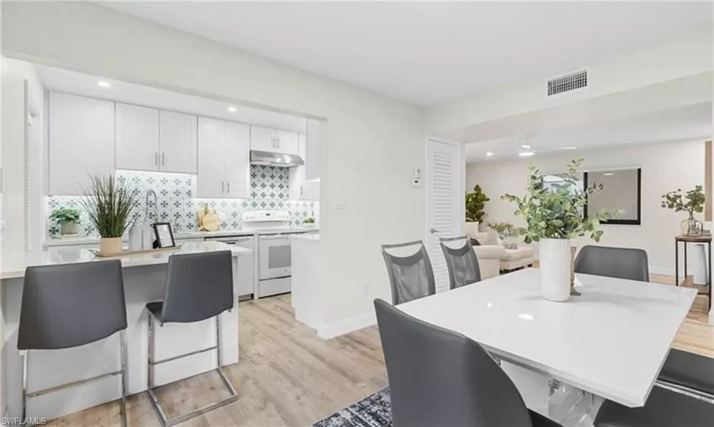 788 Park Shore DR #F17, Naples, FL 34103