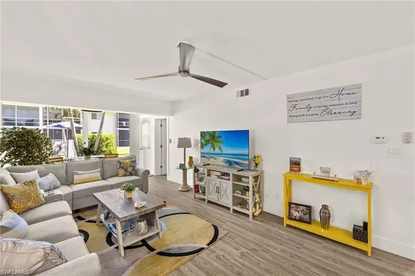 Naples, FL 34102,1417 Chesapeake AVE #106