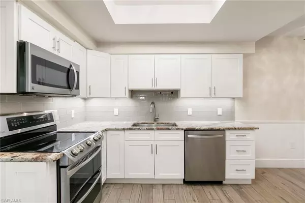 Marco Island, FL 34145,961 Collier CT #107