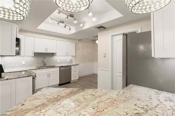 Marco Island, FL 34145,961 Collier CT #107