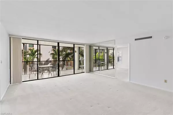 Marco Island, FL 34145,931 Collier CT #A303