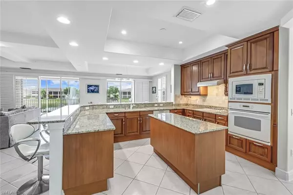 Naples, FL 34119,510 Avellino Isles CIR #2-202