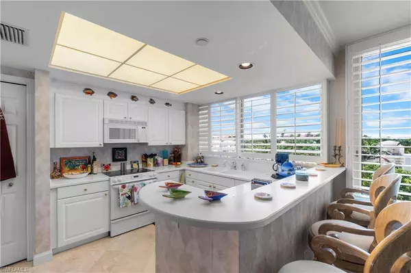 Naples, FL 34108,7117 Pelican Bay BLVD #402