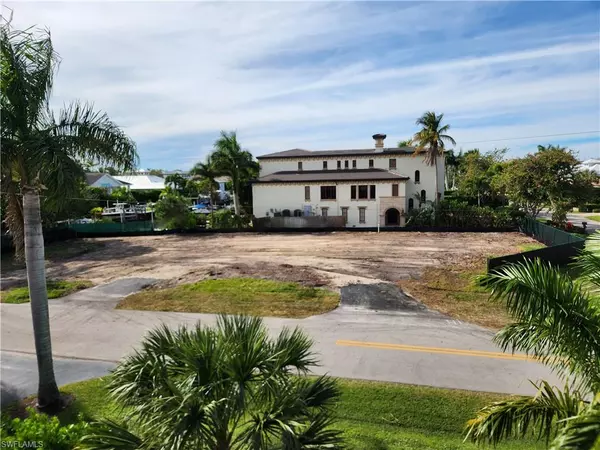 Naples, FL 34102,1585 Pelican AVE