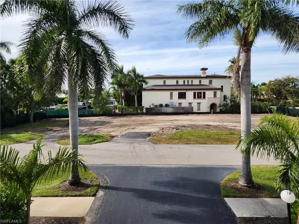 Naples, FL 34102,1585 Pelican AVE