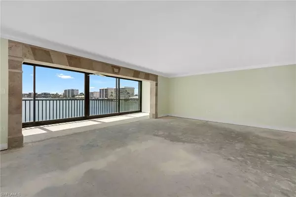 Naples, FL 34103,222 HARBOUR DR #301