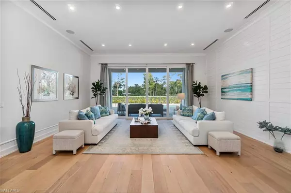 4467 Silver Fox DR, Naples, FL 34119