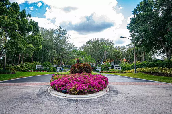 Naples, FL 34109,2440 Old Groves RD #C201