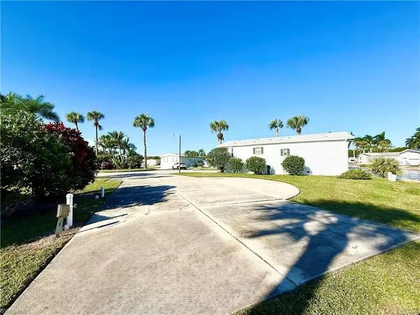 Naples, FL 34114,351 Bobcat RUN