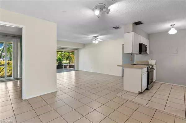 Fort Myers, FL 33919,4261 Island CIR #6