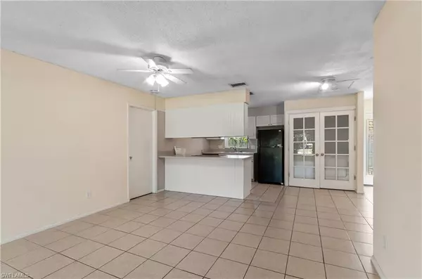 Fort Myers, FL 33919,4261 Island CIR #6