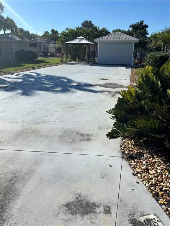 Fort Myers, FL 33905,10002 Parkwood DR