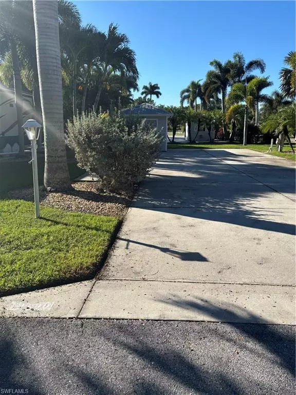 Fort Myers, FL 33905,10130 SUNNYWOOD CT