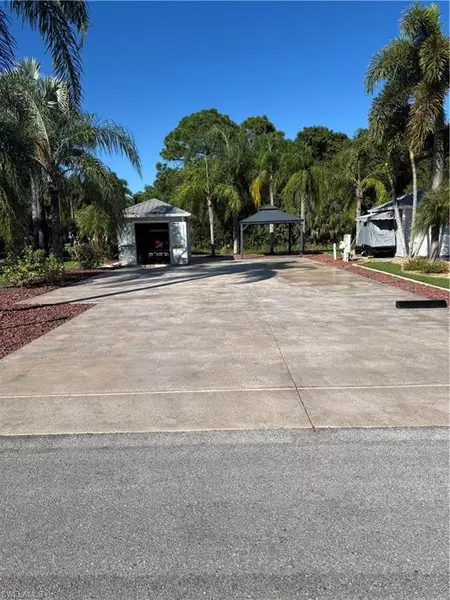 5770 Cypress Woods Resort DR, Fort Myers, FL 33905