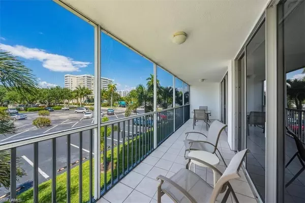 Naples, FL 34108,3 Bluebill AVE #207