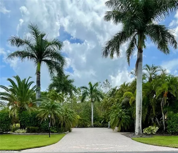 4928 Coach LN, Naples, FL 34114