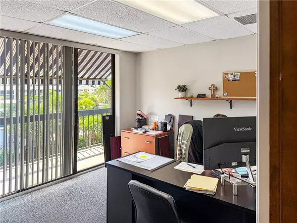 Naples, FL 34103,2335 Tamiami TRL N #401,402,403