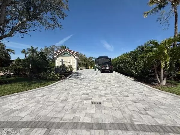 4670 Southern Breeze DR, Naples, FL 34114