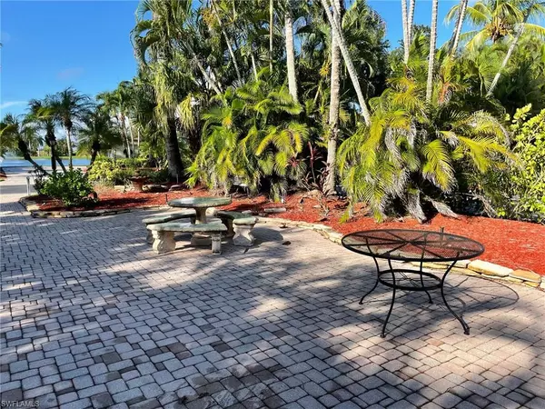 Naples, FL 34114,4682 Southern Breeze DR