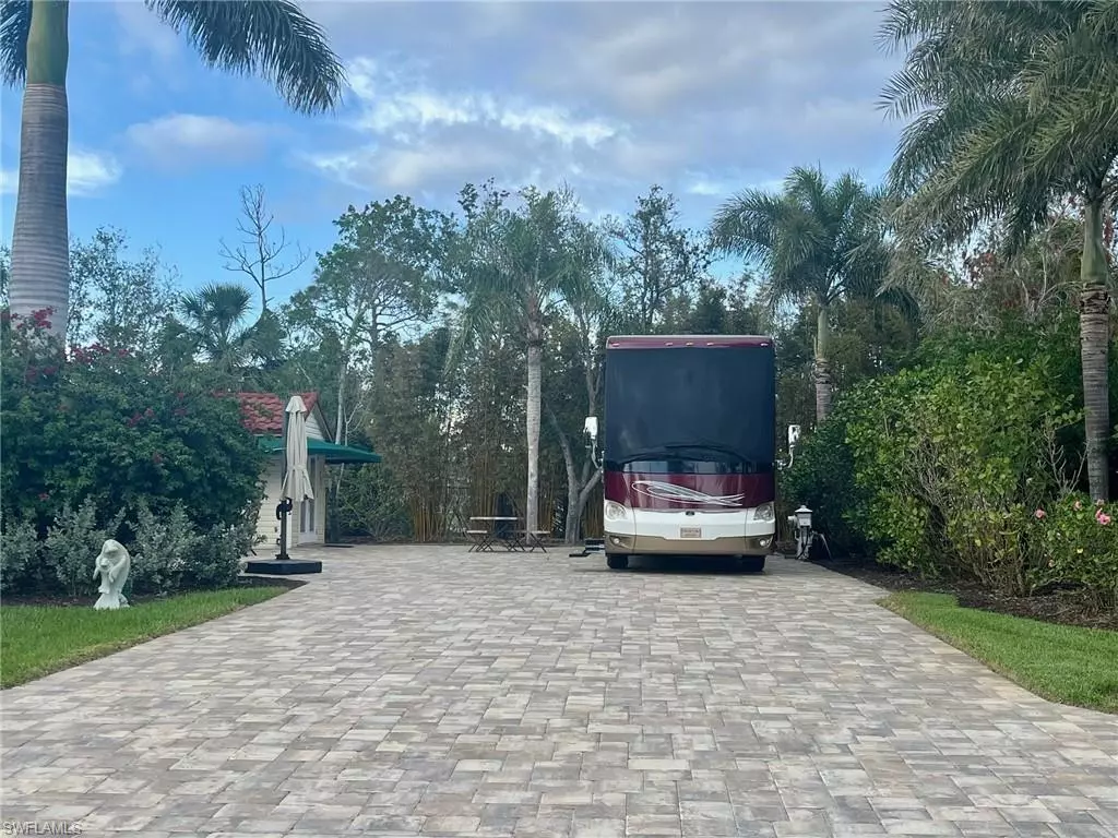 Naples, FL 34114,4710 Southern Breeze DR