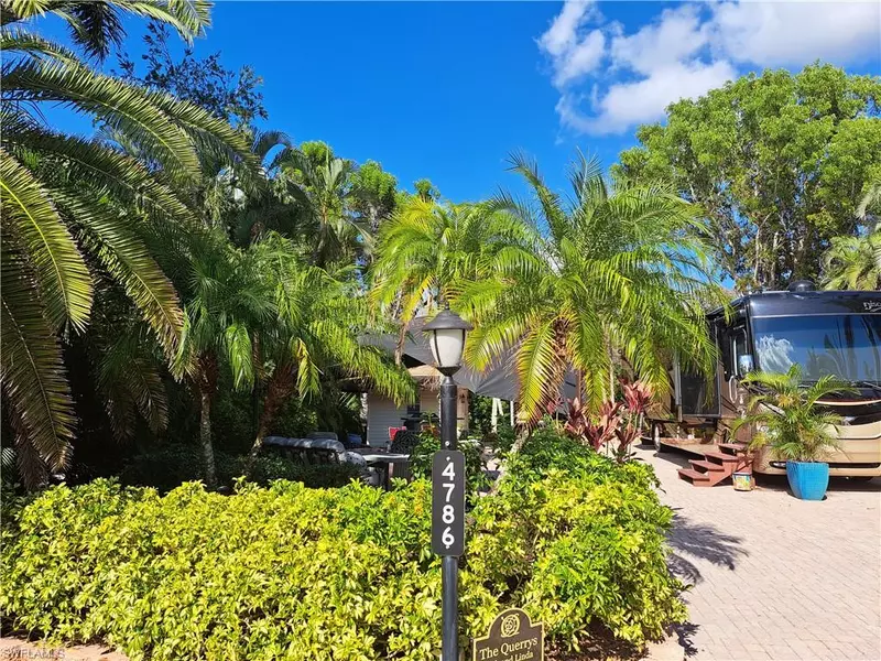 4786 Southern Breeze DR, Naples, FL 34114