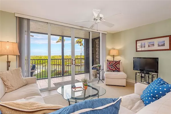 17 Bluebill AVE #203, Naples, FL 34108