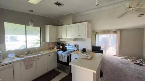 Naples, FL 34114,207 Riverwood RD