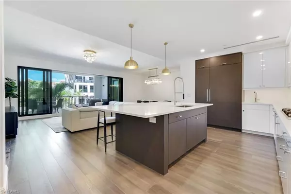 Naples, FL 34102,1130 3rd AVE S #215