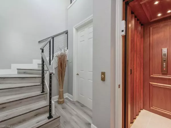 Naples, FL 34114,9270 Campanile CIR #202