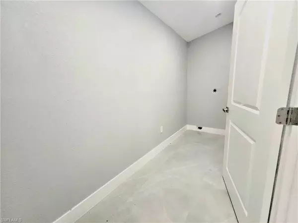 Fort Myers, FL 33908,17748 port boca CT