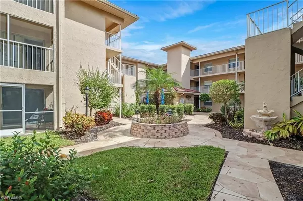 1051 Foxfire LN #302, Naples, FL 34104