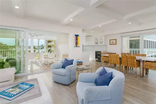 3450 Gulf Shore BLVD N #210, Naples, FL 34103