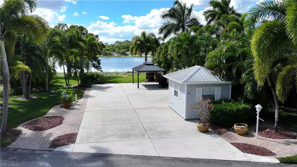 5584 Brightwood DR, Fort Myers, FL 33905