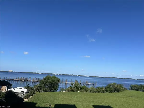 Fort Myers, FL 33916,2885 Palm Beach BLVD #103