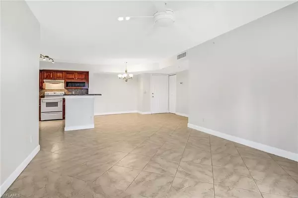 Naples, FL 34104,1240 Wildwood Lakes BLVD #206